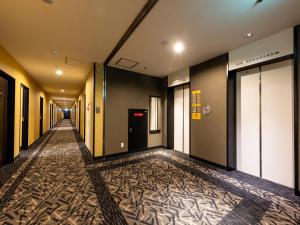 a corridor of a hotel hallway with at APA Hotel Yamagata Tsuruoka Ekimae in Tsuruoka