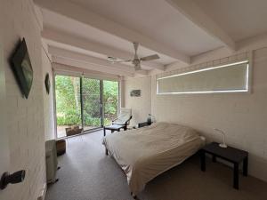 TV a/nebo společenská místnost v ubytování Australian Beach and Sea Haven managed by Batemans Bay Accom