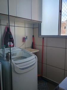 ピンダモニャンガバにあるNosso apêの小さなバスルーム(トイレ、キャビネット付) +21枚の写真