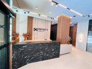 a lobby with a black marble counter in a building at Flat Infinity 1504 Vista Mar in Itapema +45 photos