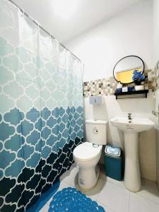 Ένα μπάνιο στο Secure & Serene 2 Bedrooms Townhouse with Parking