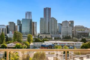 Nespecifikovaný výhled na destinaci Bellevue nebo výhled na město při pohledu z prázdninového domu + 37 fotografií