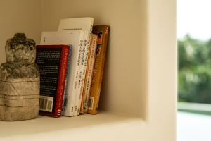 Η βιβλιοθήκη της βίλας