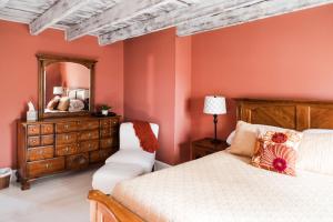 Postel nebo postele na pokoji v ubytování Lansdowne Manor