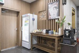 Kuchyň nebo kuchyňský kout v ubytování Jeonju Hotel I