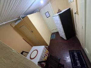 an overhead view of a room with a box and a television at Aluguel temporada in Ouro Preto