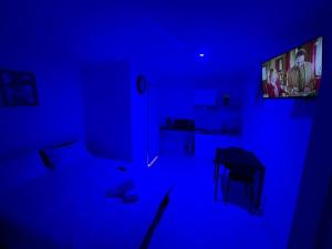 Μια τηλεόραση ή/και κέντρο ψυχαγωγίας στο Confort Appart 1