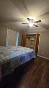 Ένα ή περισσότερα κρεβάτια σε δωμάτιο στο Peaceful Nampa Retreat