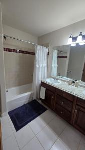 Ένα μπάνιο στο Peaceful Nampa Retreat +10 φωτογραφίες