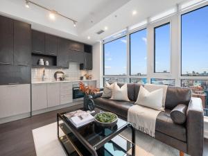 Η κουζίνα ή μικρή κουζίνα στο Bellagio Suites - Toronto's Entertainment District