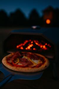 Fotografie z fotogalerie ubytování African Camp Huts Plus Free Massage With Sauna And Hot Tub v destinaci Tulbaghweg