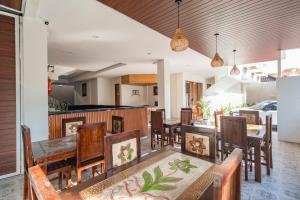 Kuchyň nebo kuchyňský kout v ubytování AA Inn Kuta Beach