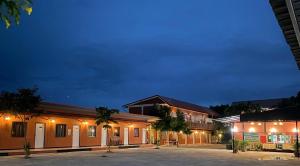 a building with a parking lot at night at Panngernpanthong inn resort in Ban Nong Chaeng