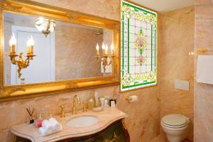 Imagen de la galería de Luxury apartment next to Eiffel Tower in the center of Paris, en Lanthenay