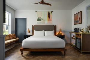 Ένα ή περισσότερα κρεβάτια σε δωμάτιο στο Balfour Miami Beach, a Registry Collection Hotel +40 φωτογραφίες