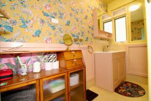 Kuchyň nebo kuchyňský kout v ubytování 3BR Coastal Home with Parking, Workspace, WiFi