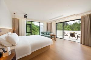 Ένα ή περισσότερα κρεβάτια σε δωμάτιο στο Shambhala Hotel of Zhangjiajie
