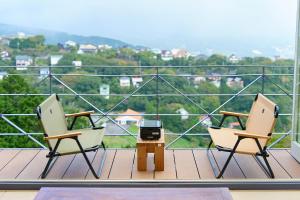 En balkon eller terrasse på Atami Base-熱海ベース-