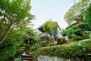 En have udenfor Atami Base-熱海ベース-