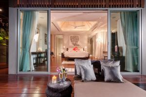 Ένα ή περισσότερα κρεβάτια σε δωμάτιο στο Tropical Castle Villa