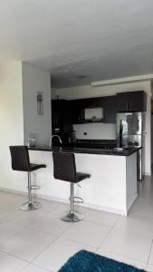 Η κουζίνα ή μικρή κουζίνα στο Encantador y cómodo departamento en Linda Vista HI