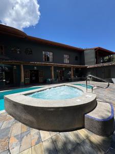 Πισίνα στο ή κοντά στο Private Wellness Home Sauna, Jacuzzi &Cold Plunge