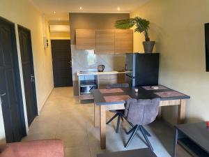 a kitchen with a table and a dining room at Sisa Omi Apartments in Wanica