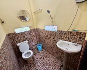 a bathroom with a toilet and a sink at Nong Khiaw Meexai Sunset View in Nongkhiaw