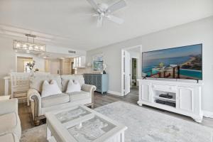 Η κουζίνα ή μικρή κουζίνα στο Ocean Walk 506