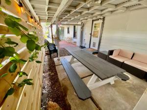 Posezení v ubytování Urban Estates - Peak Haven - Stay Explore Belong + 1 fotografie