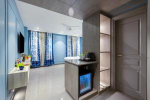 Η κουζίνα ή μικρή κουζίνα στο Vibe House - A Boutique Stay