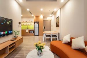 TV a/nebo společenská místnost v ubytování EcoLuxe Home