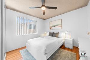 Ένα ή περισσότερα κρεβάτια σε δωμάτιο στο KozyGuru | Westmead | 2Bed Unit + Free Parking