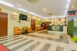 a lobby of a hospital with a waiting room at Hotel Darulaman Jitra in Jitra