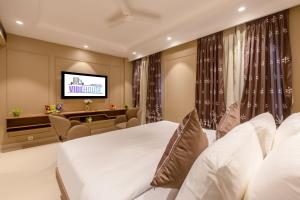 Μια τηλεόραση ή/και κέντρο ψυχαγωγίας στο Vibe House - A Boutique Stay