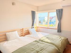 Postel nebo postele na pokoji v ubytování SOL STAY 6min JR Ski retreat Free Parking