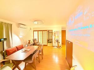 Posezení v ubytování SOL STAY 6min JR Ski retreat Free Parking