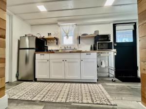 Köök või kööginurk majutusasutuses Uptown Estates - Aspen Suite +1 foto