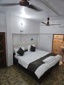 Postel nebo postele na pokoji v ubytování Sukoon E Bahar homestay