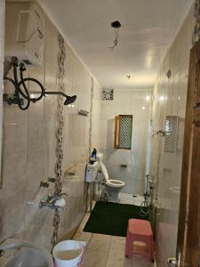 Koupelna v ubytování Sukoon E Bahar homestay