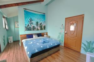 a bedroom with a bed and a painting on the wall at Penghu's peace in Magong