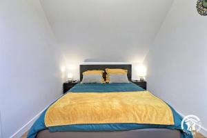 En eller flere senge i et værelse på Pitouchig