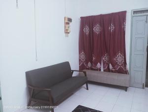 Posezení v ubytování Homestay Bajet EM2 Pantai Remis 3 Room