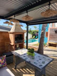 Bazén v ubytování Ti Charette nebo v jeho okolí