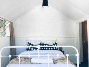 Ένα ή περισσότερα κρεβάτια σε δωμάτιο στο Wolf Gully - Secluded Goldfields Dog Oasis