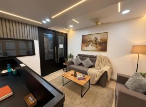 Posezení v ubytování Hotel Heaven Luxes Opp Miraj Cinemas