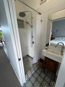 Koupelna v ubytování Artist retreat