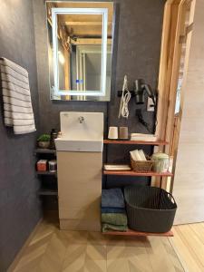 Φωτογραφία από το άλμπουμ του Great access to Yokota Air Base! 203 Tokyo Fussa American Log House σε Fussa