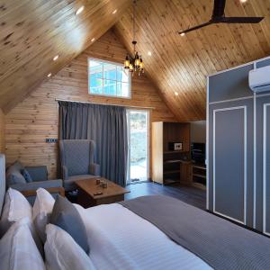 Postel nebo postele na pokoji v ubytování Arkja Cottages - A Journey Back to Nature