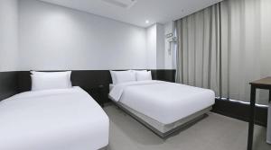 Ένα ή περισσότερα κρεβάτια σε δωμάτιο στο Jongno The Stay Korea